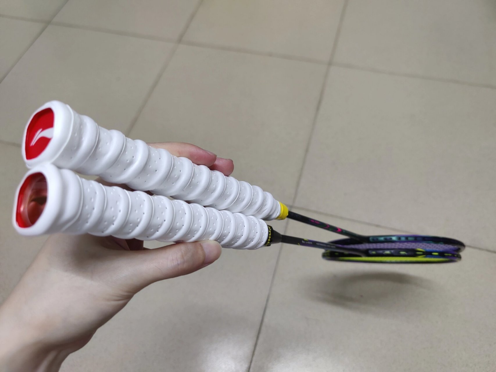 李宁羽毛球拍底盖变化 李宁羽毛球拍底盖换了之后感觉质感确实有所