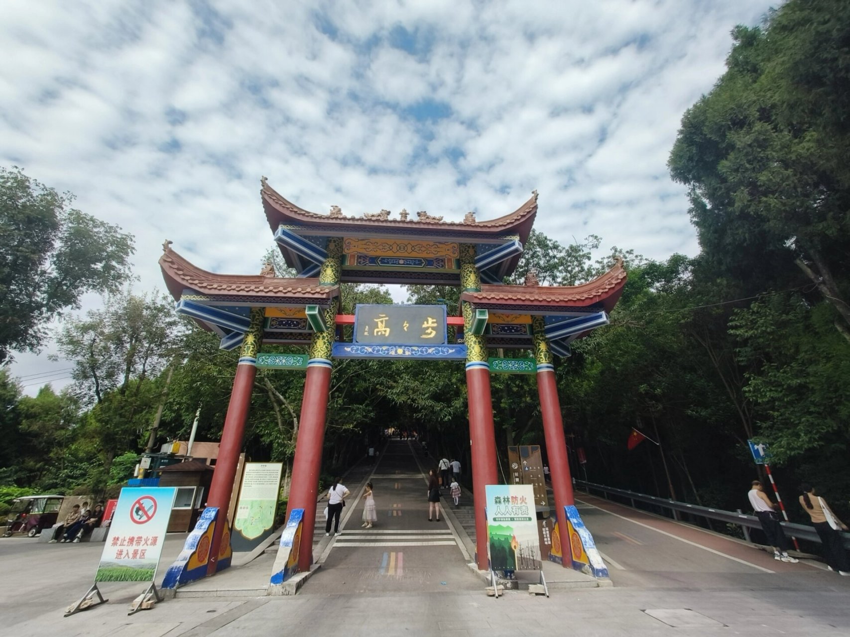 遂宁射洪——花果山 花果山,没看到花,没看到果,只剩下山,山顶上可以