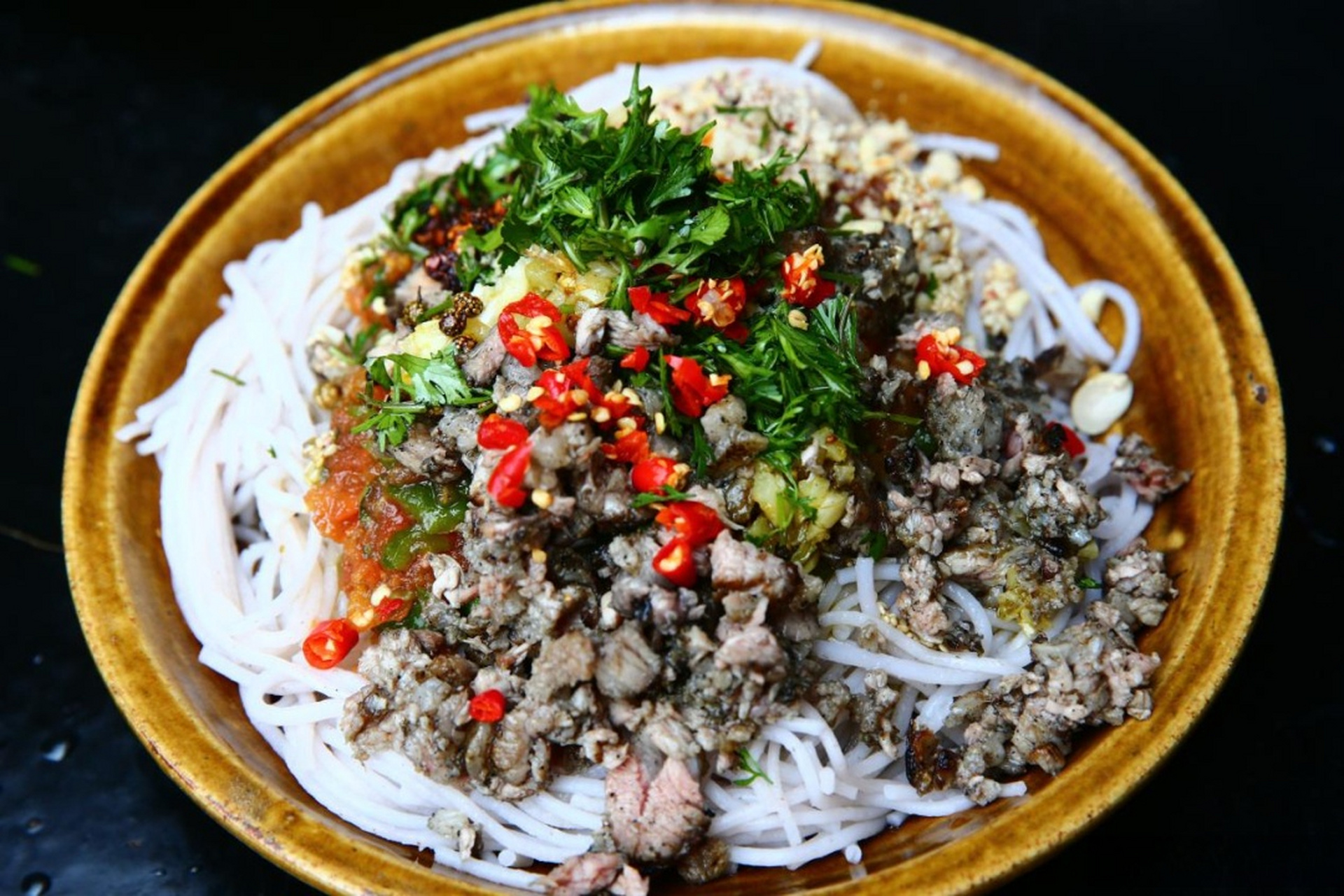 美食说 【腾冲烧肉米线】夏季来临,酷暑难当,腾冲烧肉米线颇受人们