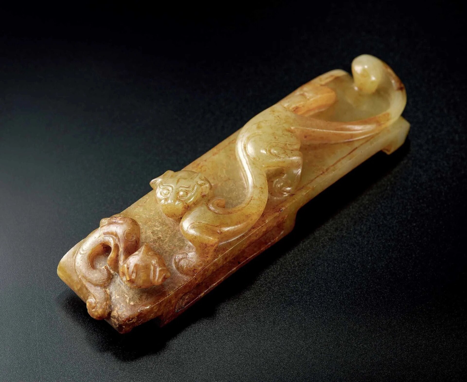汉 玉剑饰 (三件) 汉代剑饰一组—以剑首,剑格,剑璏组成的汉代剑装具