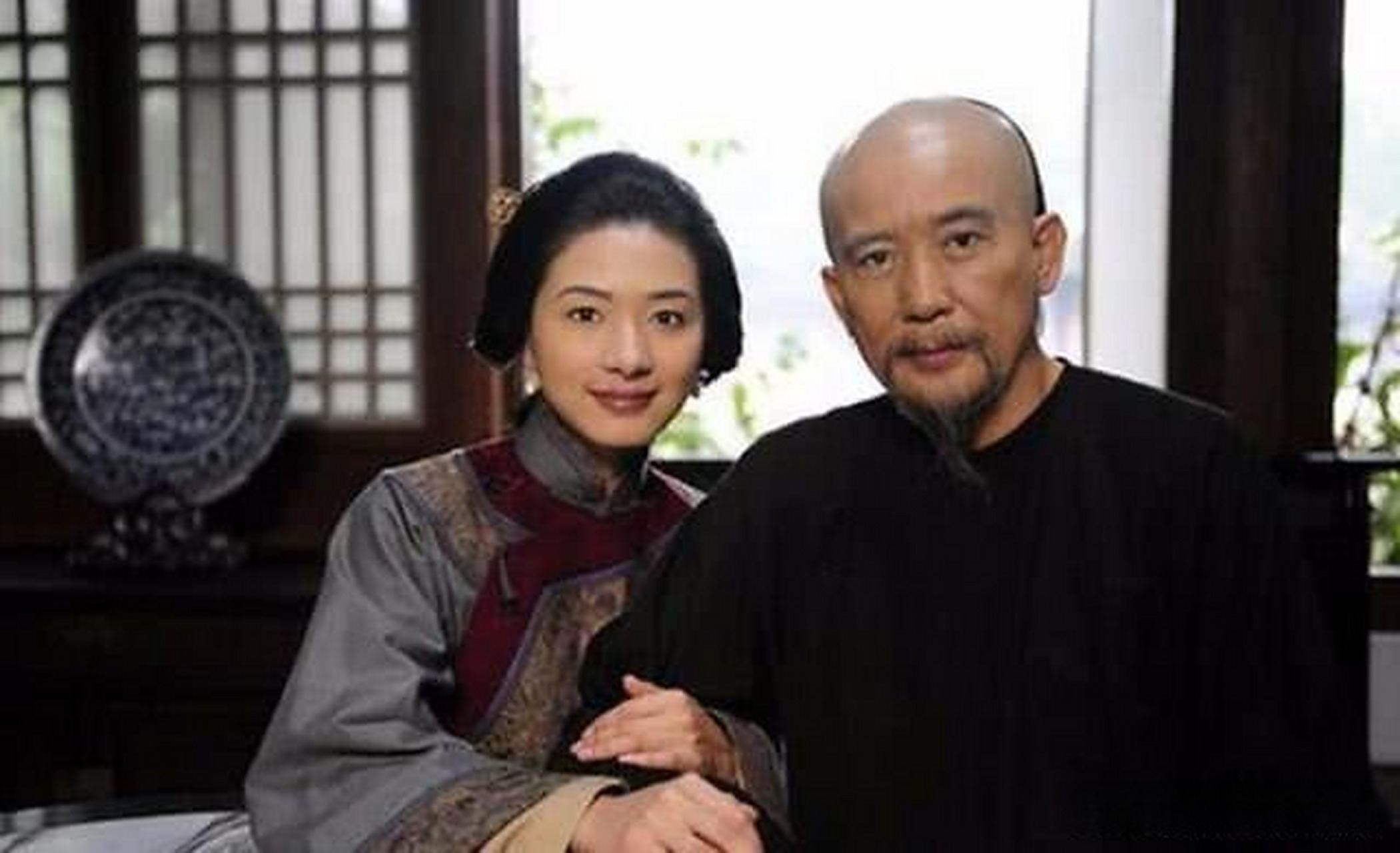 1645年5月,27岁的柳如是劝说63岁的钱谦益投水殉国.