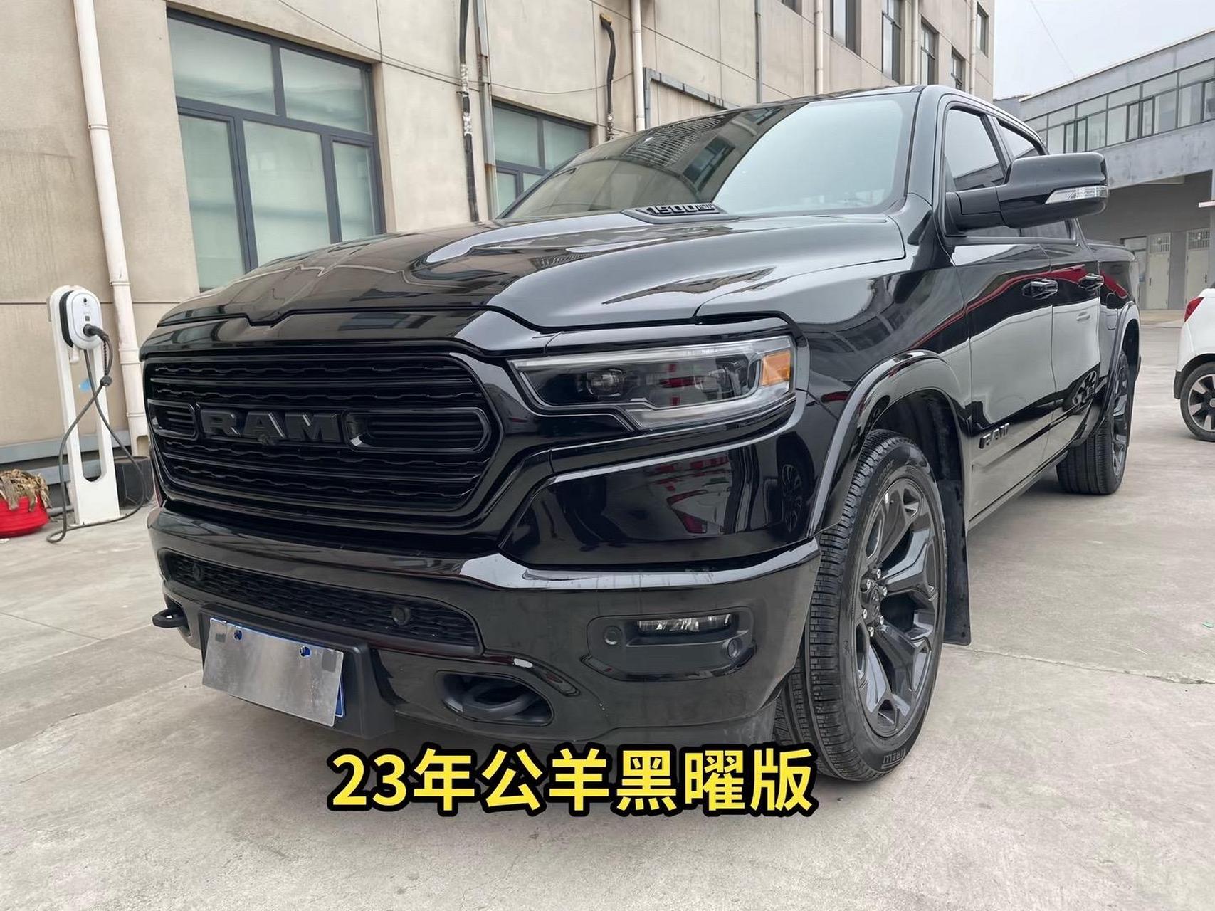 新到23年公羊运动暗夜限量版新车82万,5.