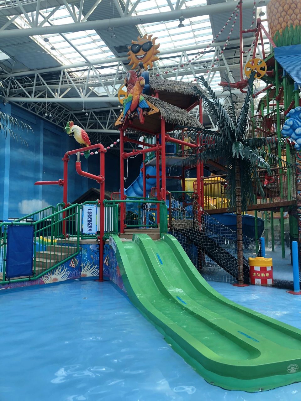 遛娃好去处! 青岛zui大室内水上乐园-东方影都融创茂水上世界开了!