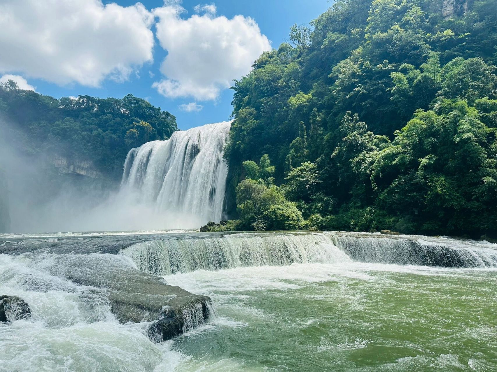 打卡贵州白果树 瀑布还是很震撼的,但是要是不是带孩子来玩,还是建议
