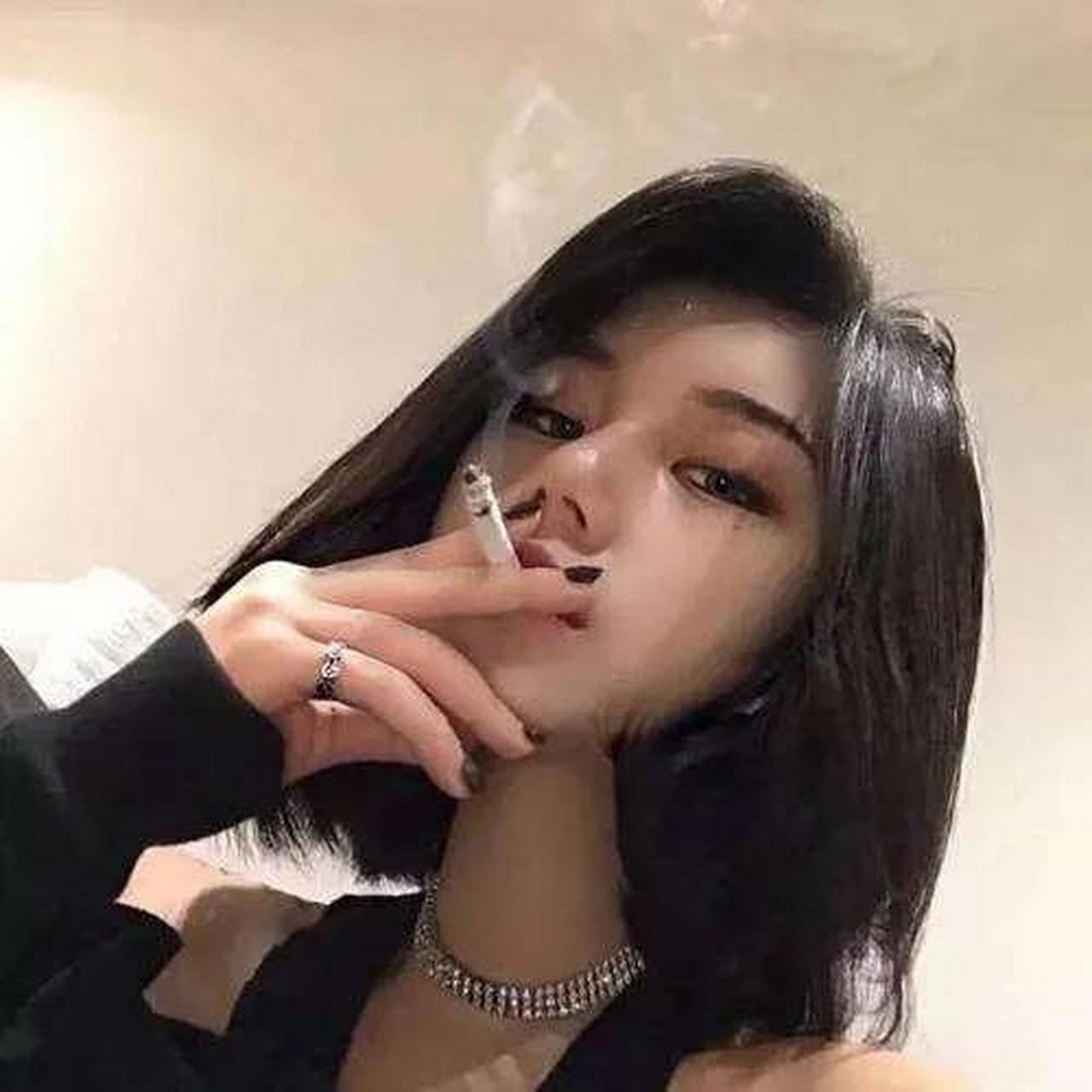 大家对于女生抽烟有什么看法? 生活日记 烟 女生 新手小白求过百粉