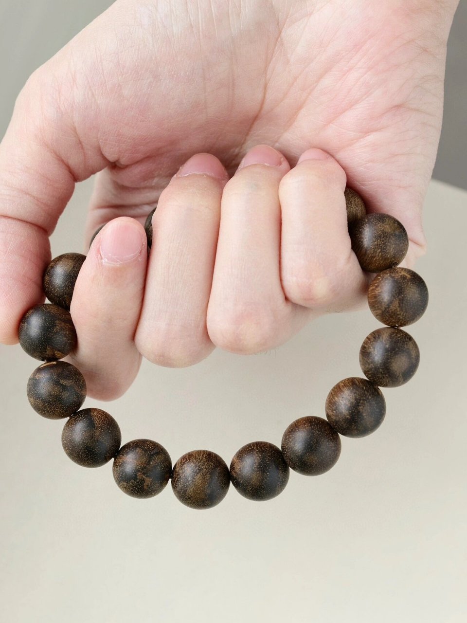 文莱沉香"12mm手串" 自然结香,油脂丰富,香气略带果韵,韵味高雅,佩戴