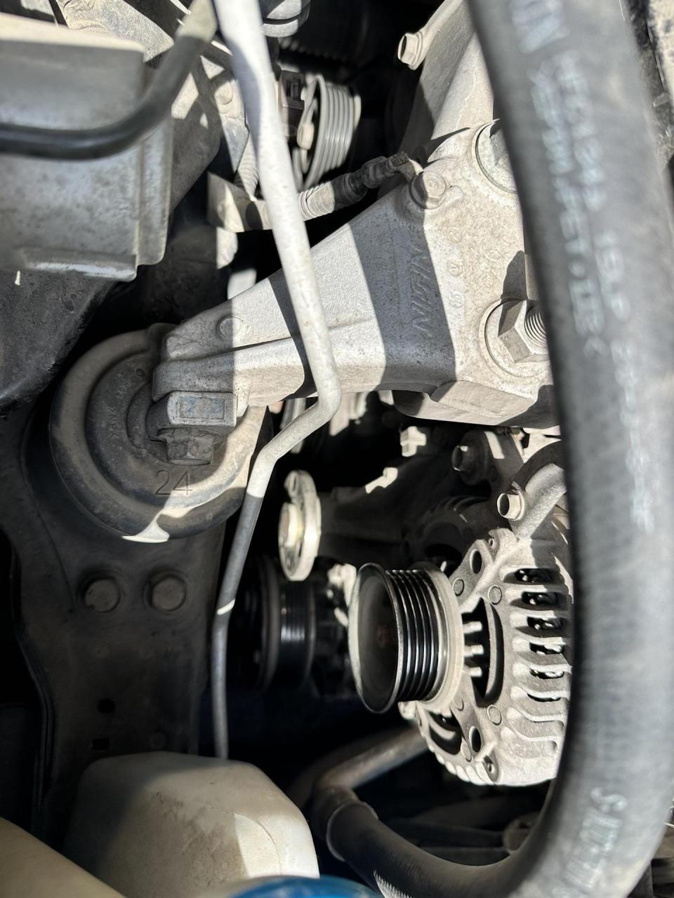 九代雅阁更换皮带涨紧器 皮带过轮