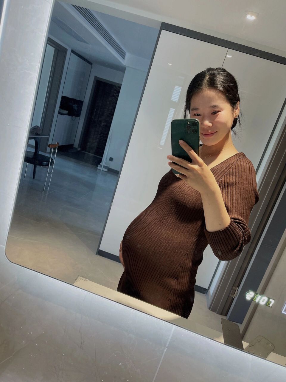 孕晚期肚子被篮球砸了.