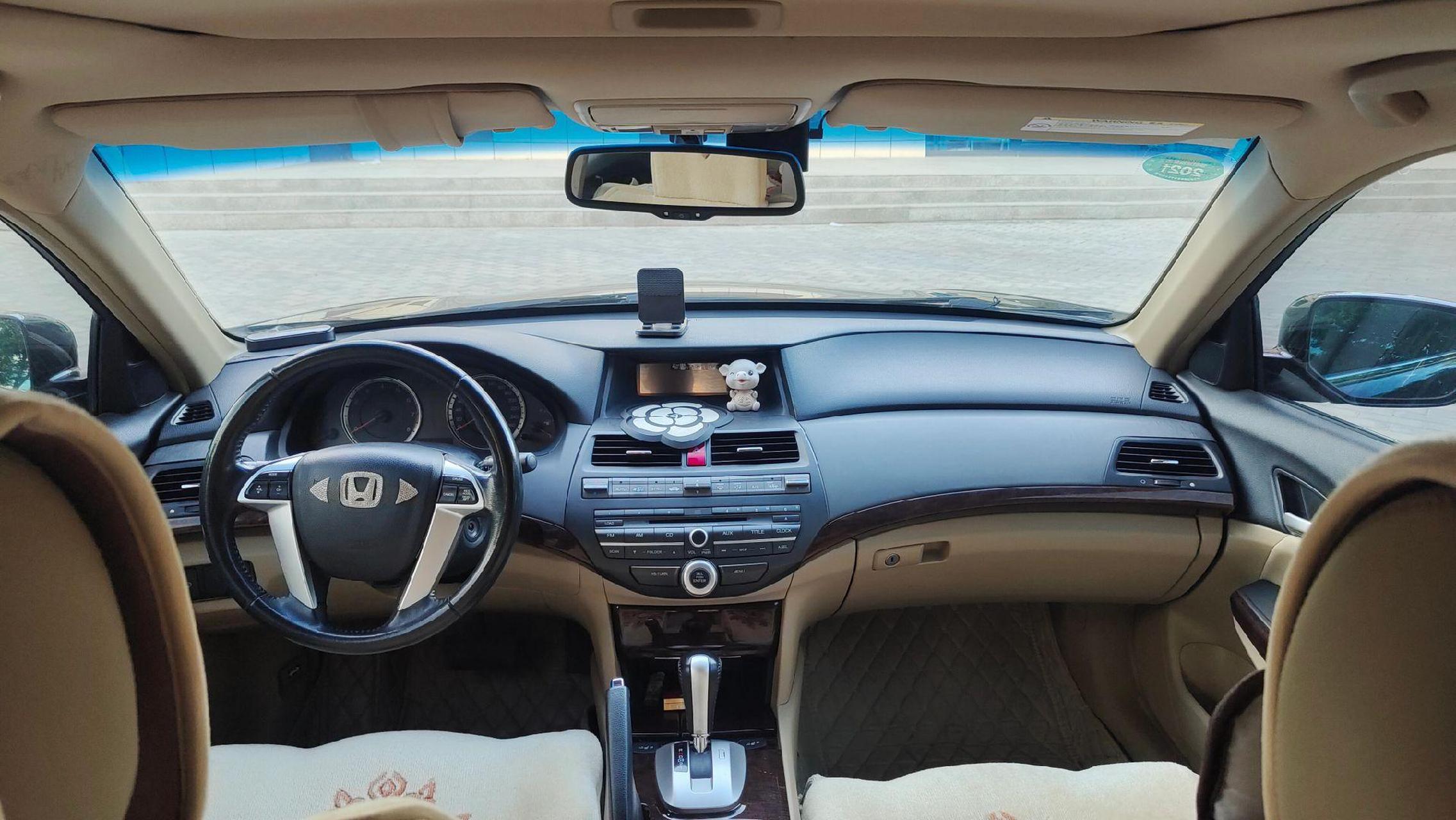 0自动挡高配,稀米色内饰,双边电动调节真皮座椅,座椅加热,多功能方向