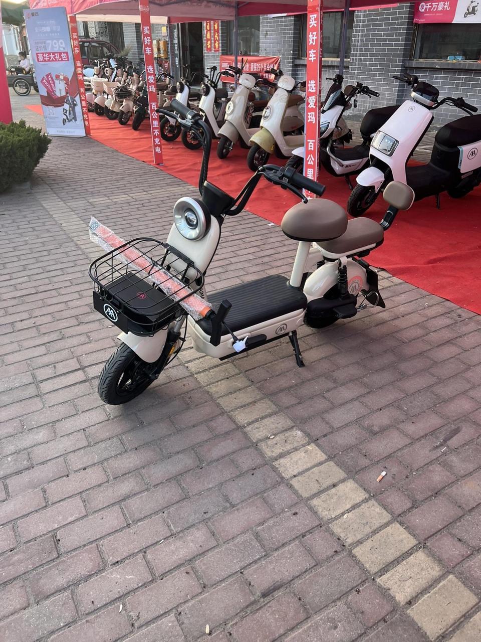 爱玛电动车  爱玛哆乐 72伏 走一辆0101