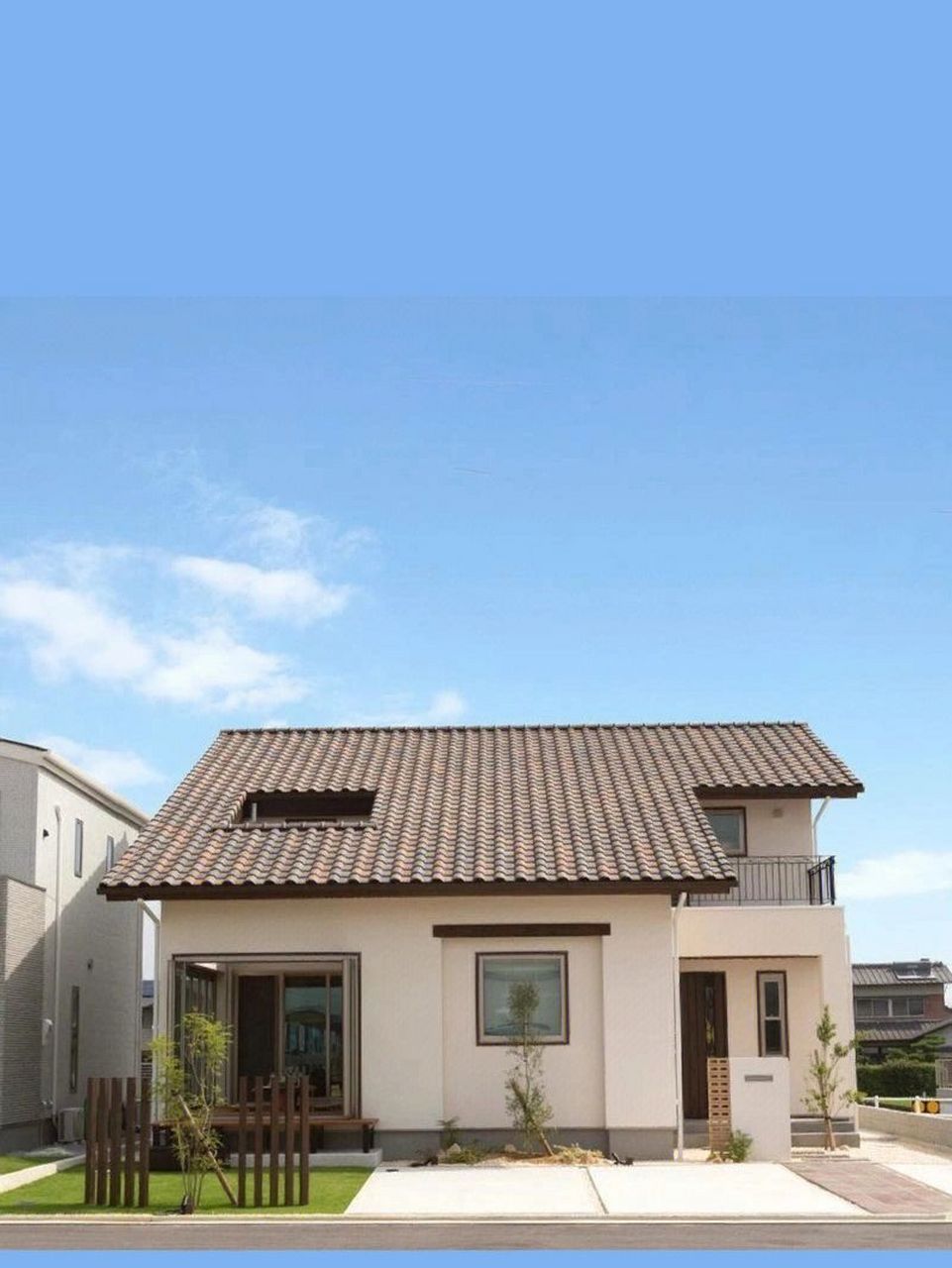 精致的现代斜屋顶系列6-大坡屋面的房子 白色带天窗的房子,也一样可以