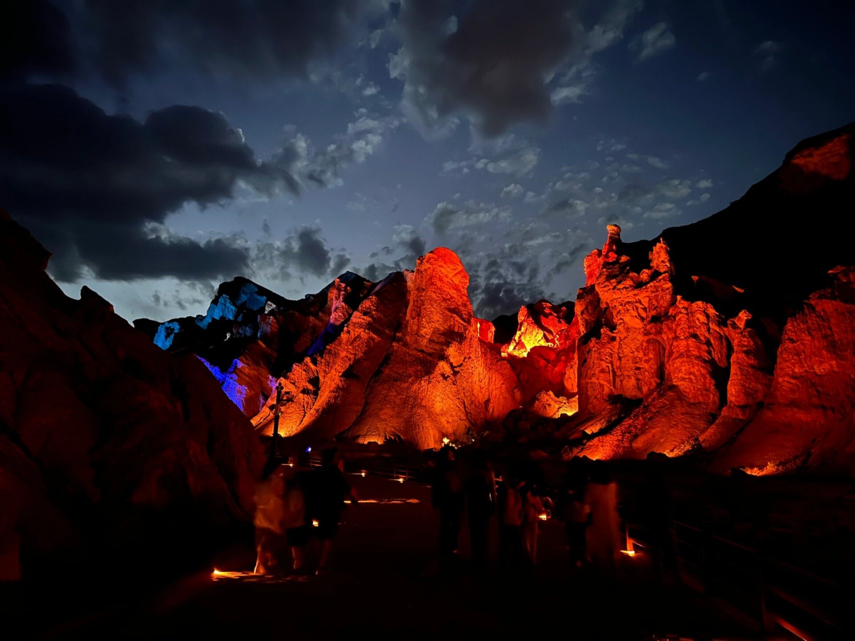 夜游张掖七彩丹霞值不值?