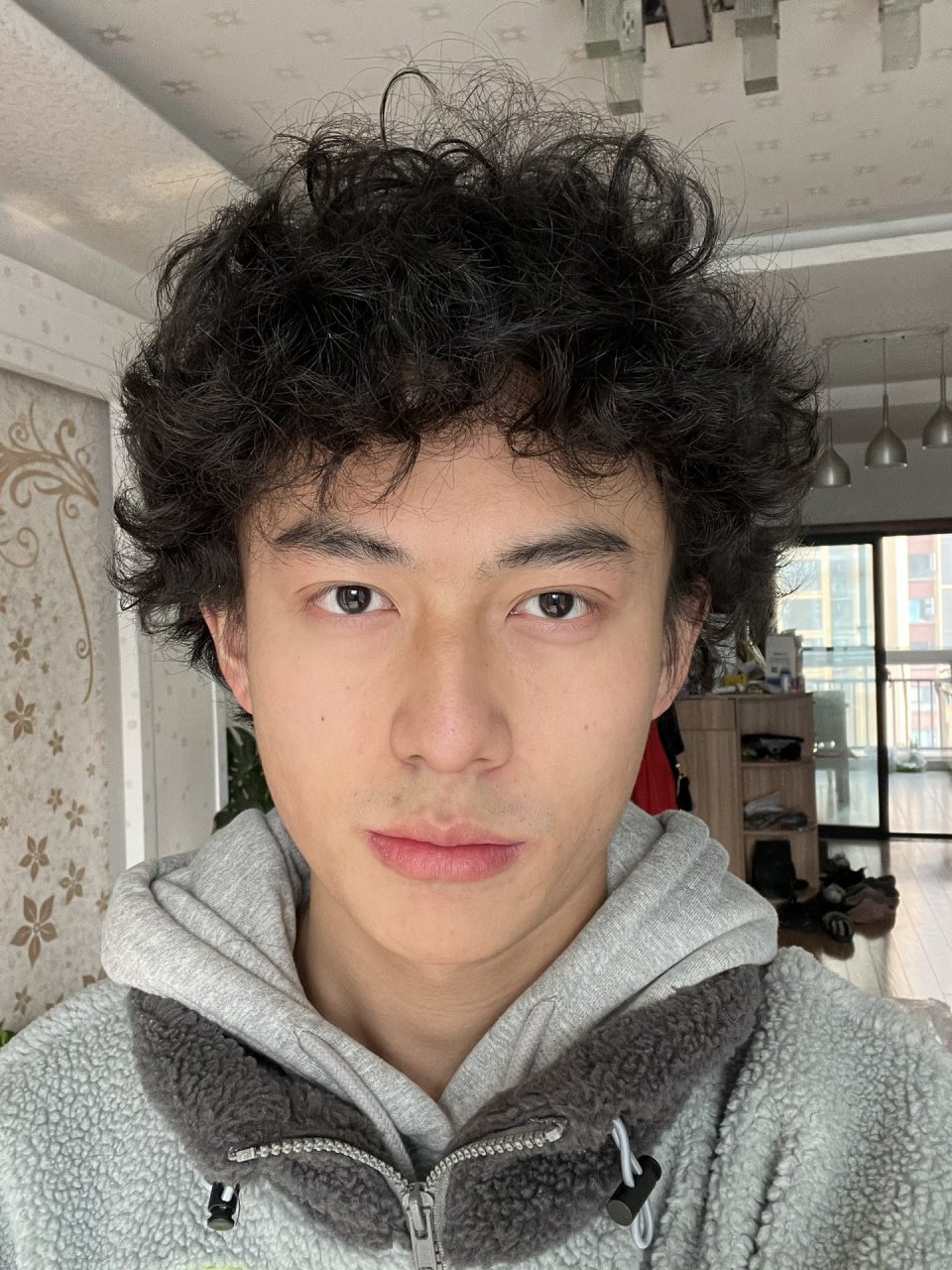 卷毛男 回学校之前换个头,第一次烫这种我也不懂叫什么卷…羊毛卷?