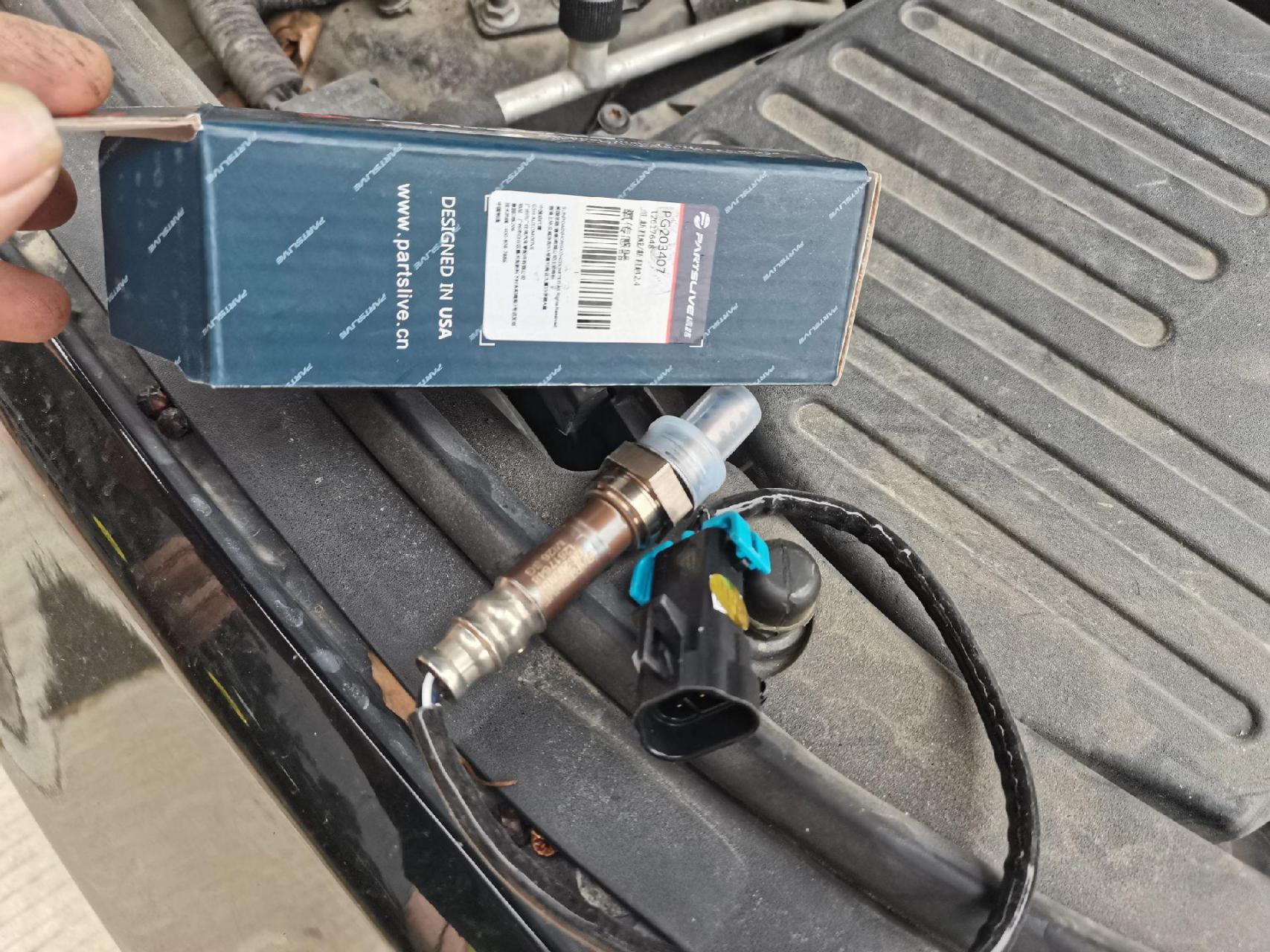 别克君越氧传感器走一套. 修车我们是认真的 专业的事交给专业的人