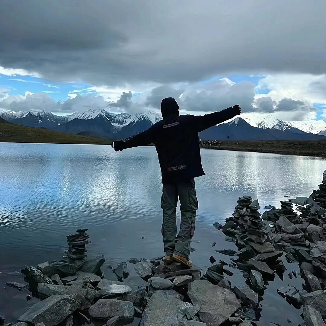 头像男 稳重风景图片