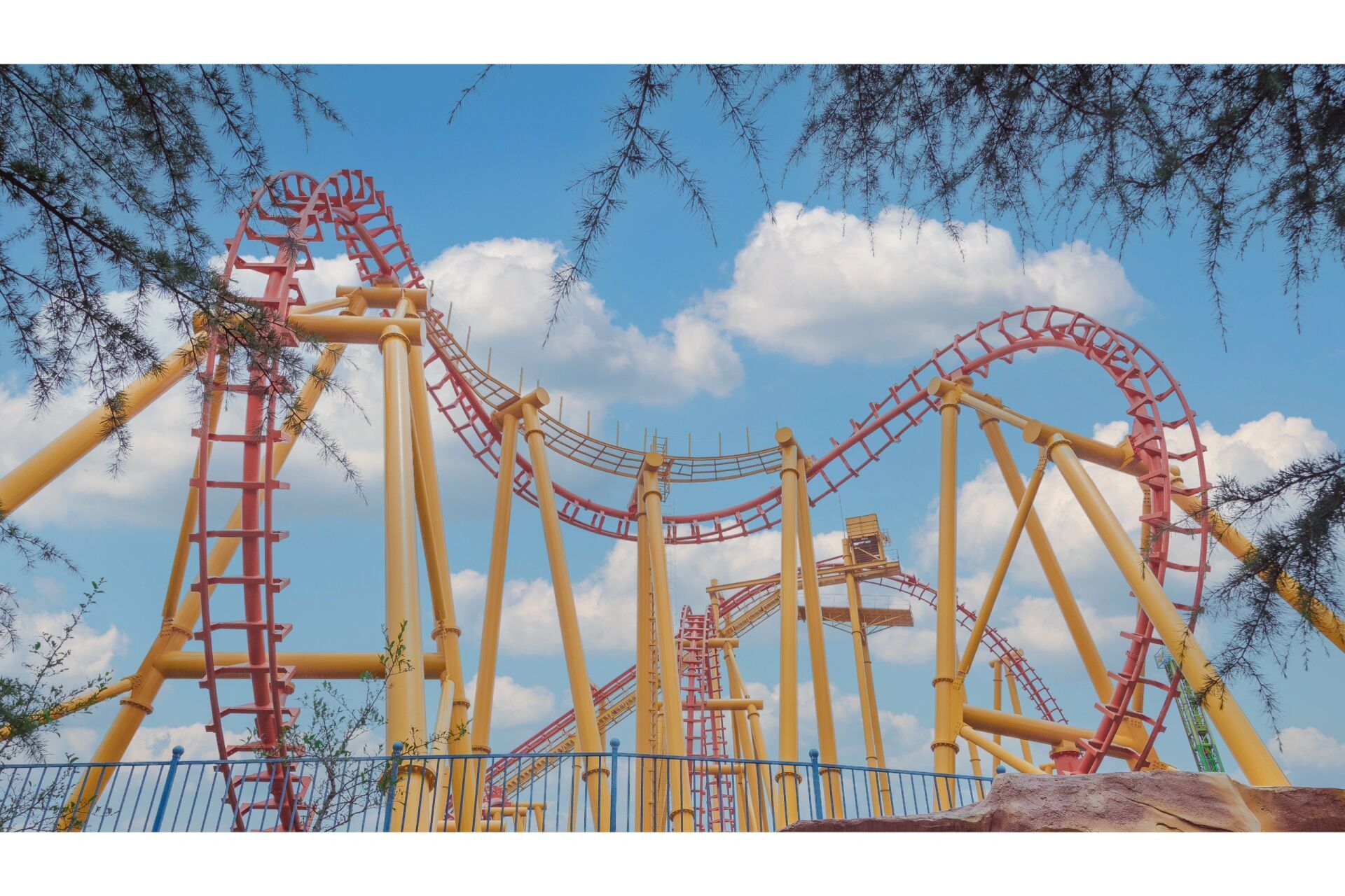 贵阳欢乐世界|大朋友小朋友的游乐园 【地址】:地址:贵州省贵阳市白云