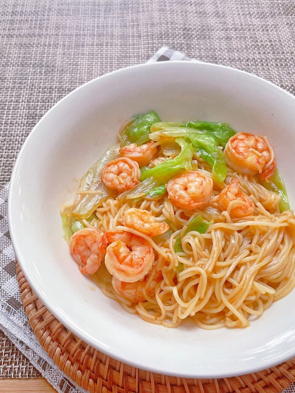 12m 宝宝辅食 | 葱油虾仁拌面 香味浓郁 94今天分享一道香味浓郁