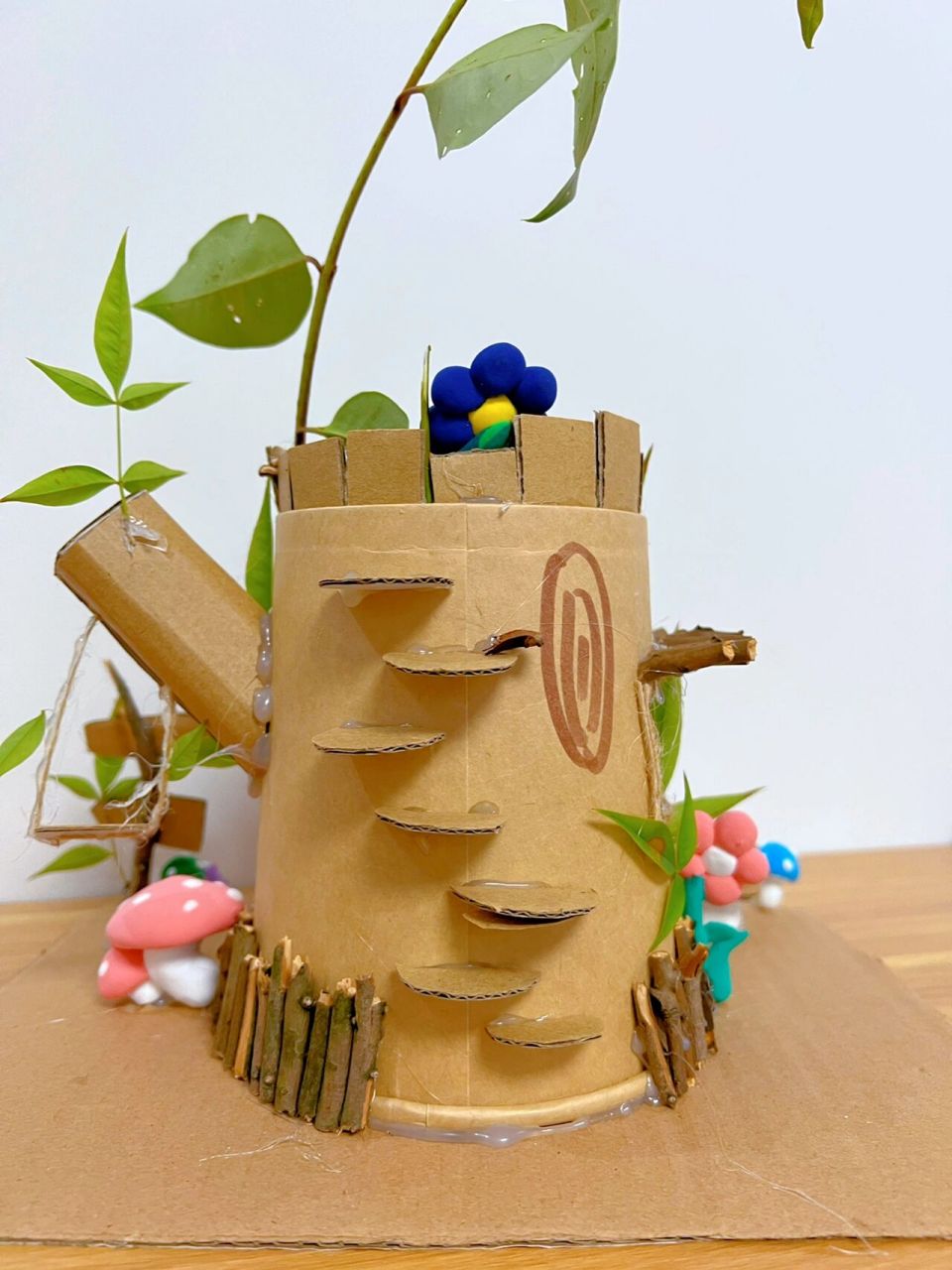 树洞小手工|废物利用|儿童手工 废物利用,汤杯变树洞 	 材料:一次性