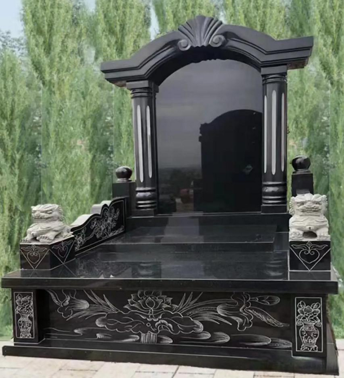 蒙古黑石材是一种天然石材,具有独特的黑色光泽和平滑的表面.