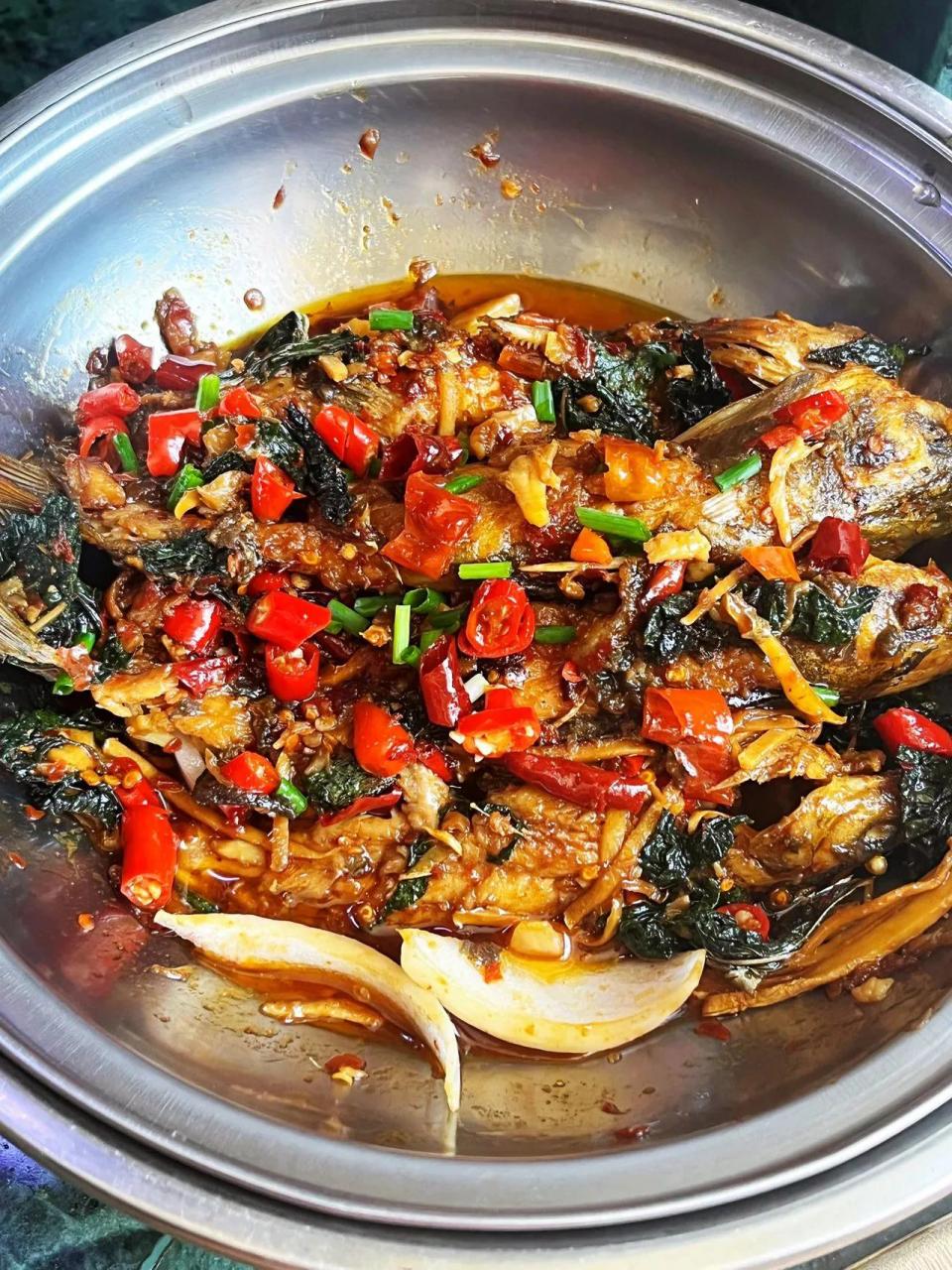 干锅黄骨鱼,家常做法,好吃入味!