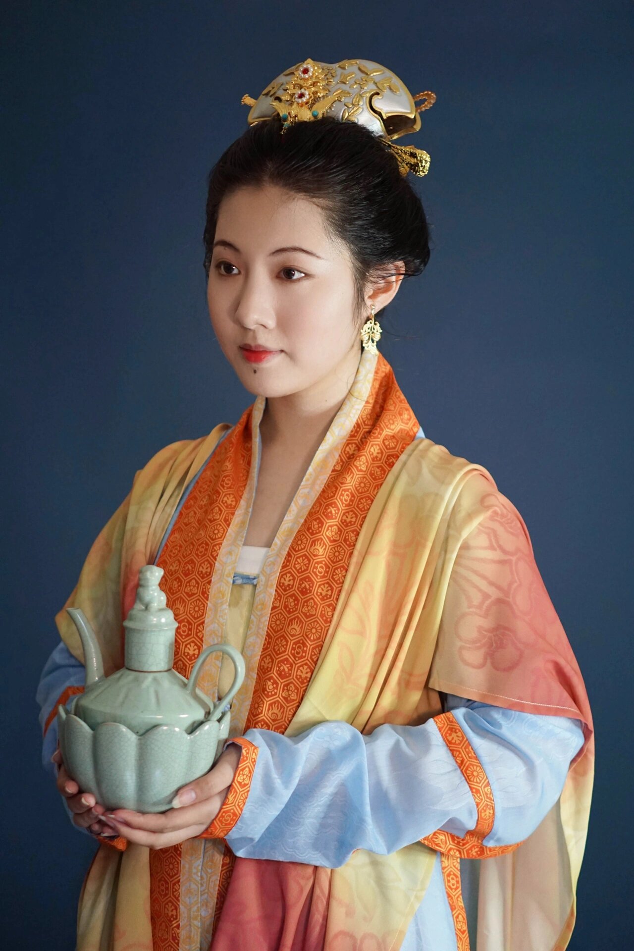 金朝时尚lady～ 用南宋套装伪一下金朝汉人女子的装扮,披一下帔子那