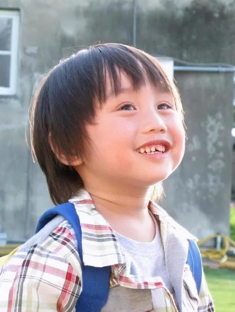 还记得童星出道演过《下一站幸福》的小小彬吗?