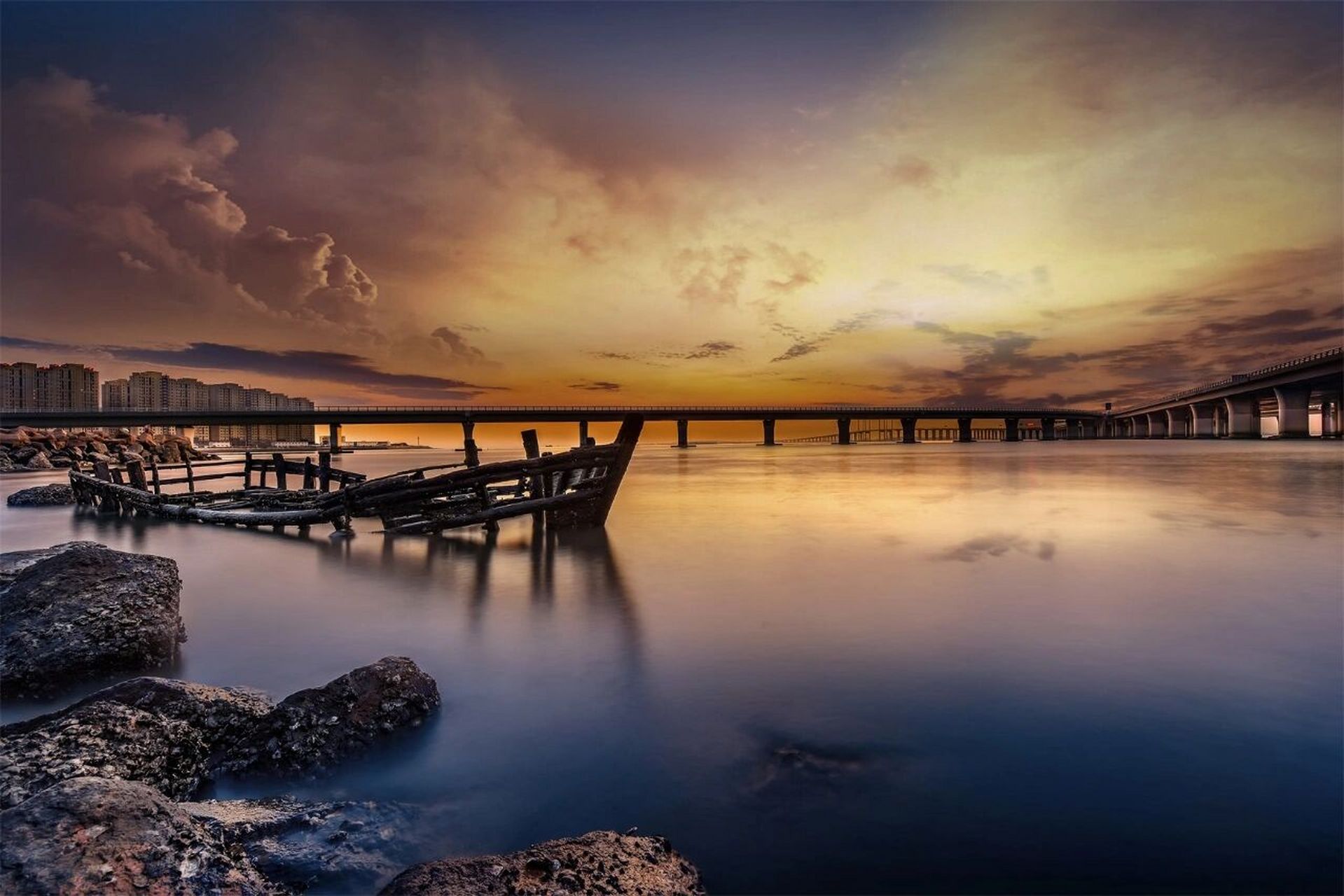 适合发朋友圈的旅游风景图片及文案 1,我要带着一架单反相机去旅游,拍