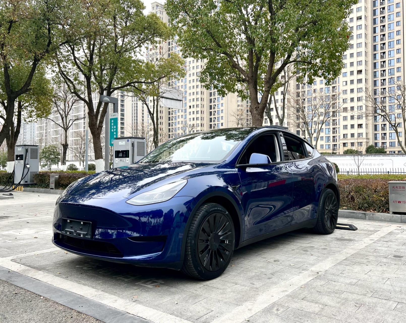 特斯拉model y2022款图片