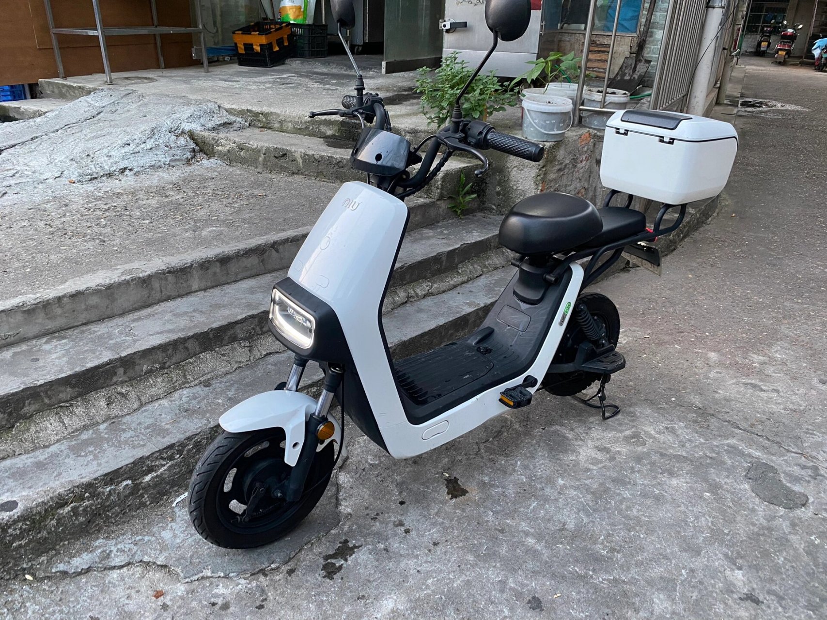 小牛g0电动车 48v电池可以提出来充电.续航20多公里.车色新.