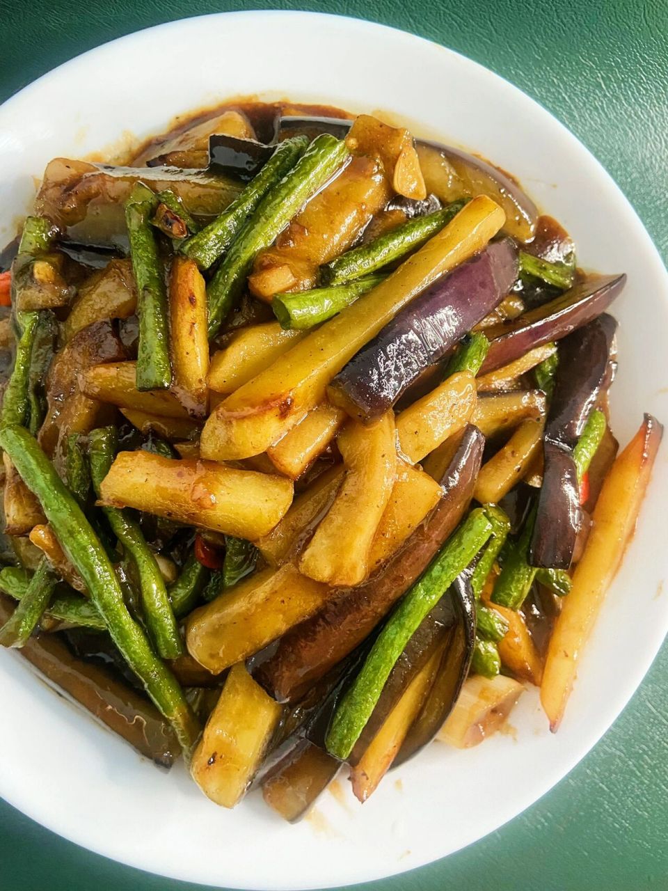 三鲜/茄子豆角土豆混烧 小时候很不喜欢吃茄子,其实茄子也可以很好吃