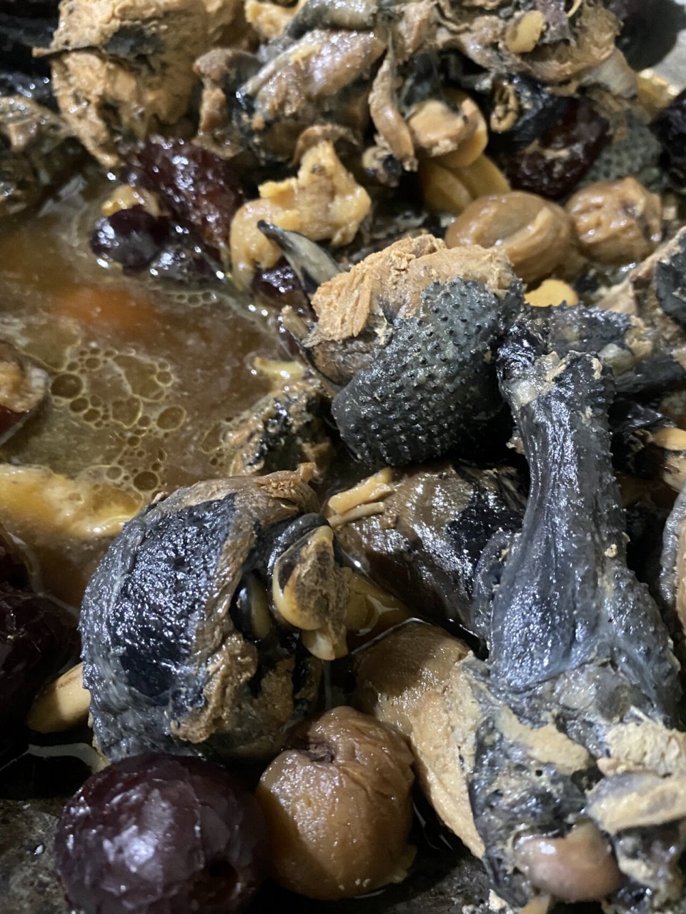 补血益气红枣乌鸡汤 ,来一碗不 没想到黑黑的乌鸡蕴含大能量呀 这几天