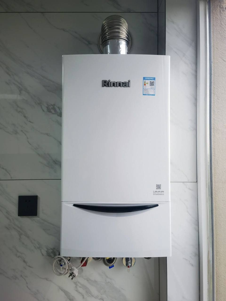 林内24g55家用燃气采暖热水两用壁挂炉 家里采暖面积130平左右,一厨两