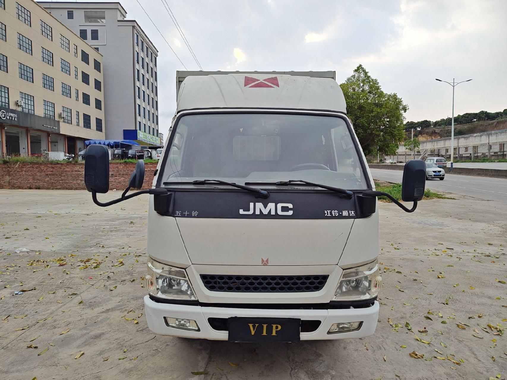 17年6月排半江铃顺达(标准厢长3.8米x宽1.9米),五十铃柴油2.