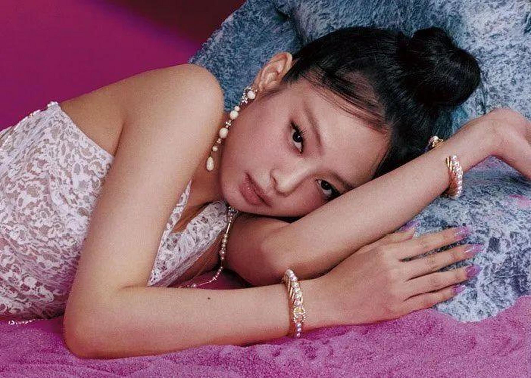 韩国人气女团 blackpink 的金珍妮 jennie kim 今日登上了日本时尚