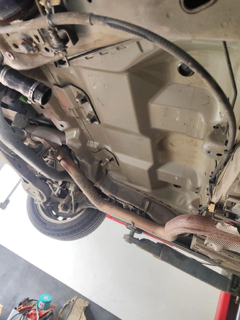 蒙迪欧致胜燃油泵流量低,换个油泵还得拆油箱,更换全新品牌油泵总成