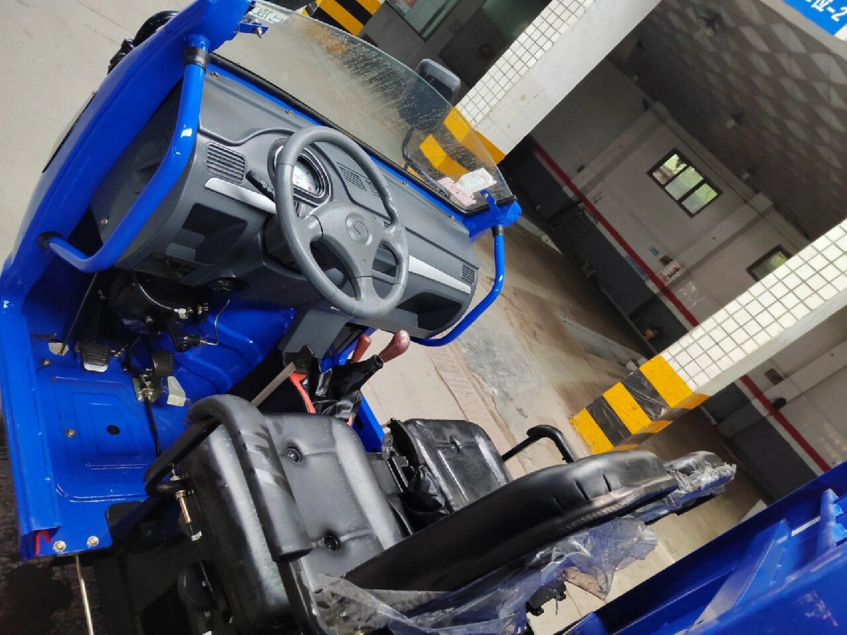 时风三轮车自卸!2.165-2.4-4货箱:24马力柴油机,高低速后桥.