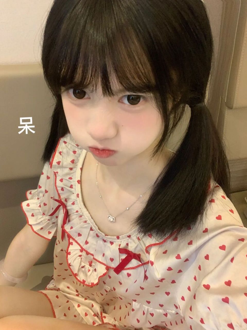 低双马尾好可爱 好嫩!