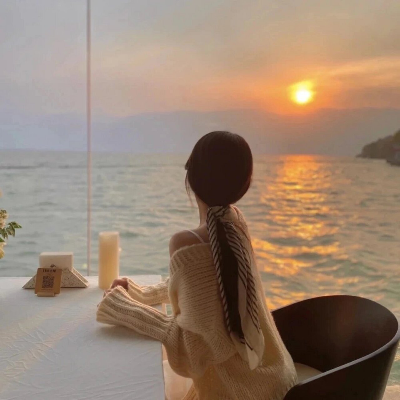 ins唯美背影优质女头 每天醒来都要像奥特曼一样接受新的打击