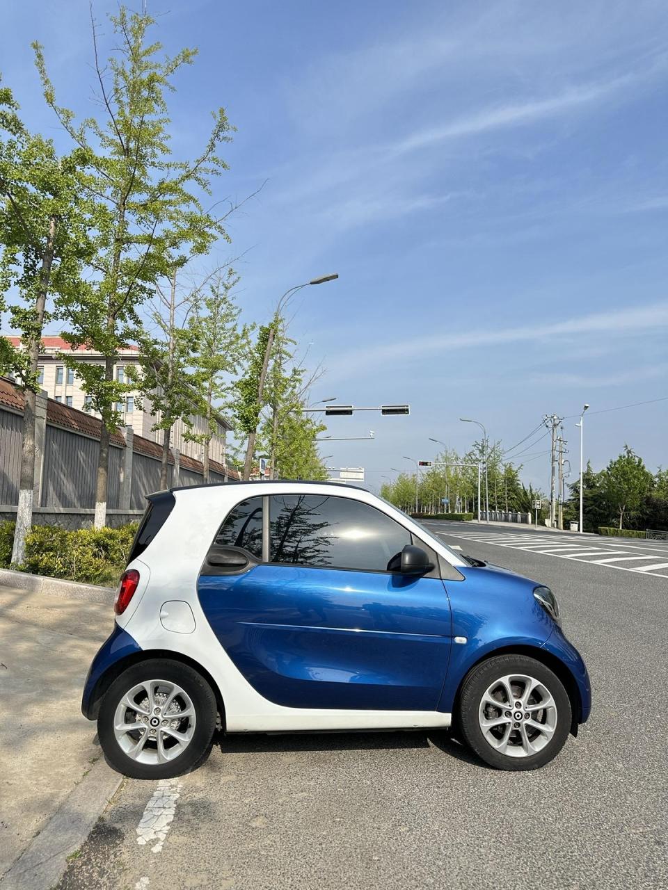 16年奔驰smart 原厂星空蓝白双拼色 实表6万多公里 发变巅峰 到手0