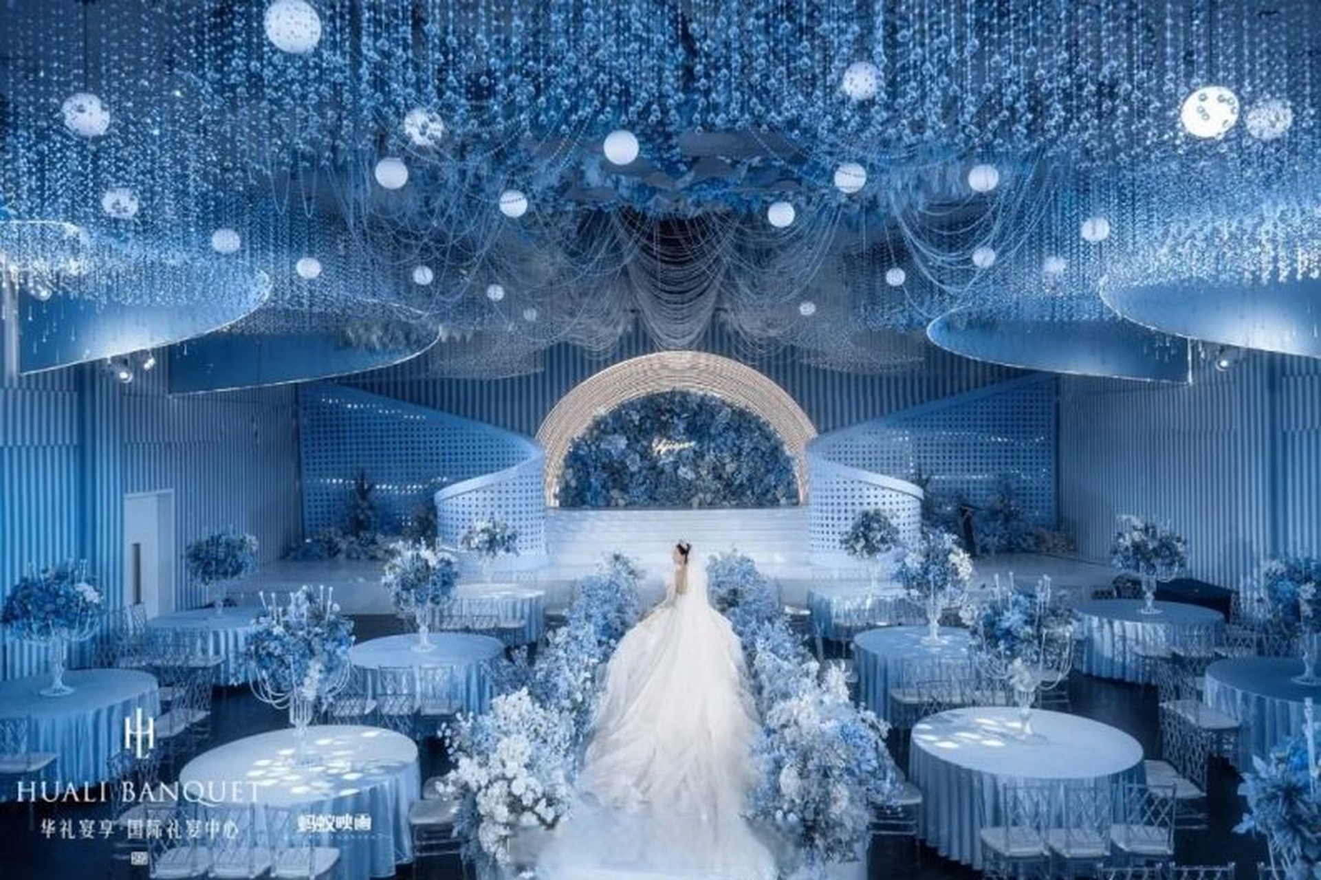 沁人心脾的蓝色婚礼堂是初识时那一瞬间的怦然心动