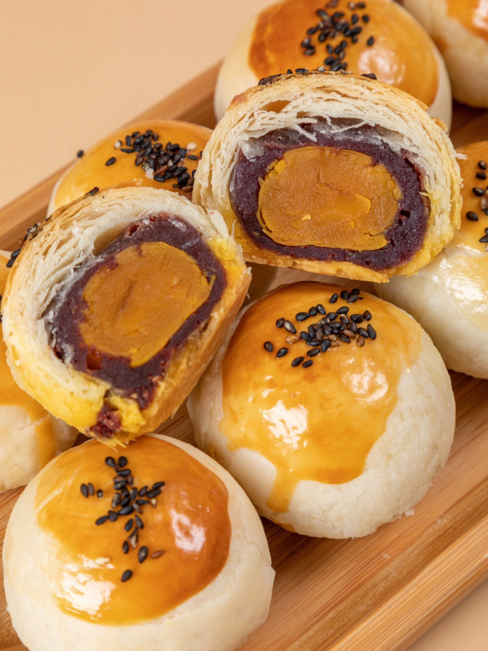 适合新手的蛋黄酥做法来了 🔥新年做一盘蛋黄酥,一家人围在一起吃