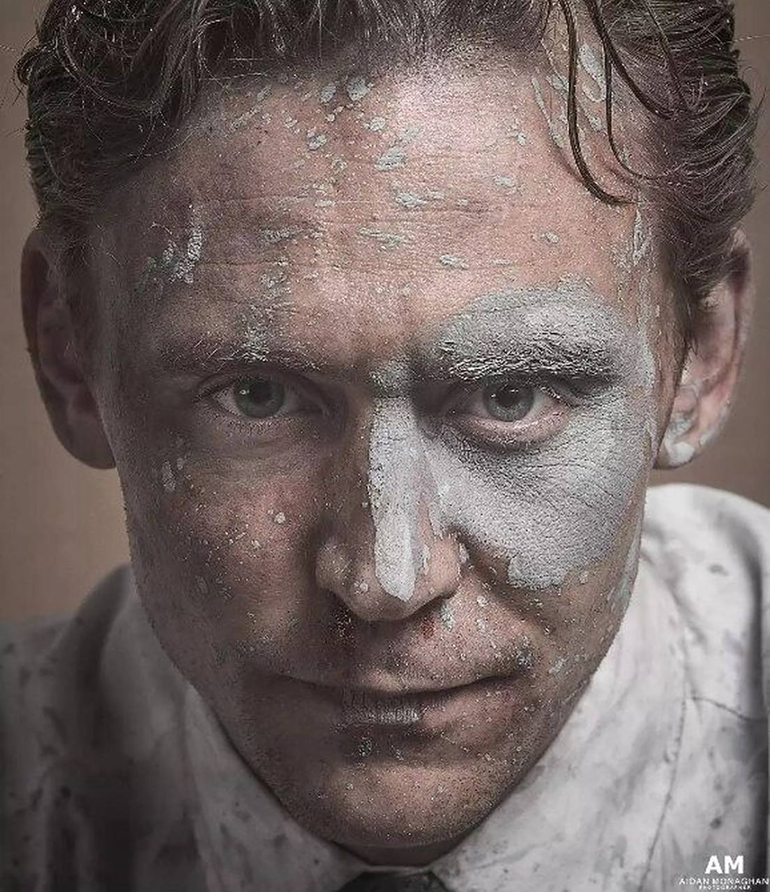 这一系列照片是抖森在2016年为杂志拍的封面大片.