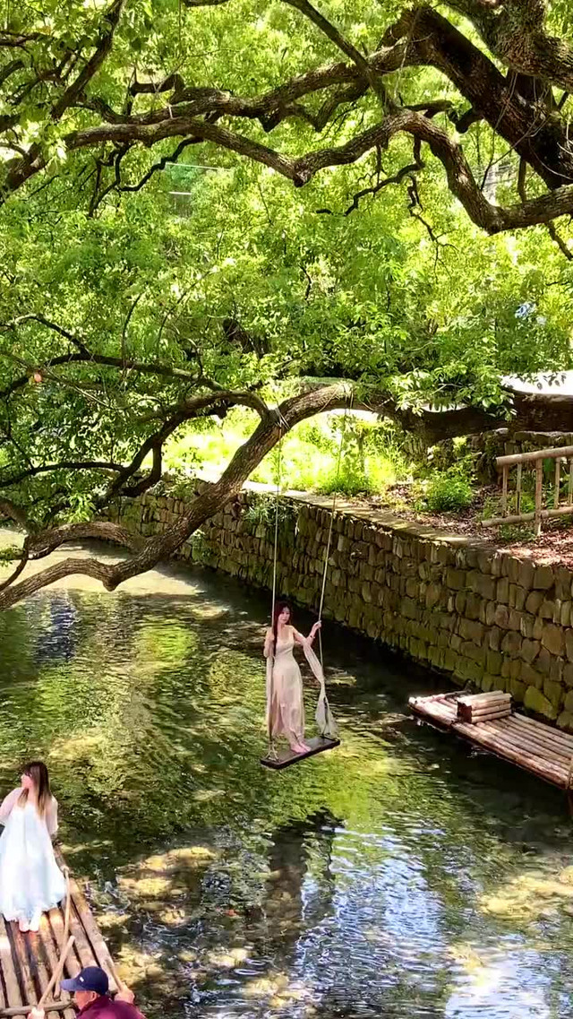 来绍兴平水溪上荡水上网红秋千