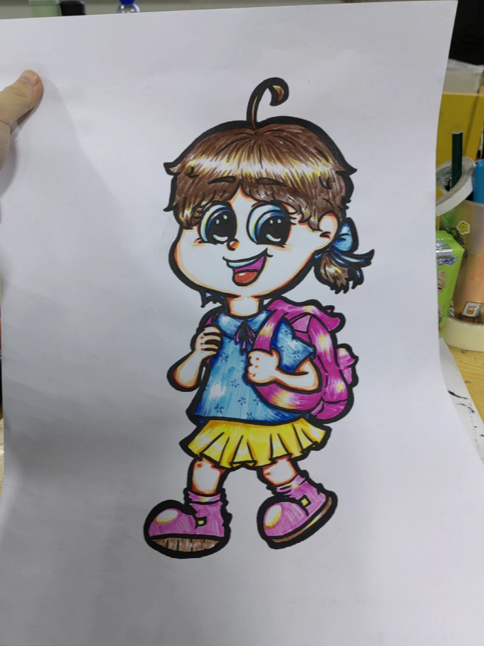 主题画《背书包上学的小孩》 #简笔画# #儿童画# #技能高考##小女孩