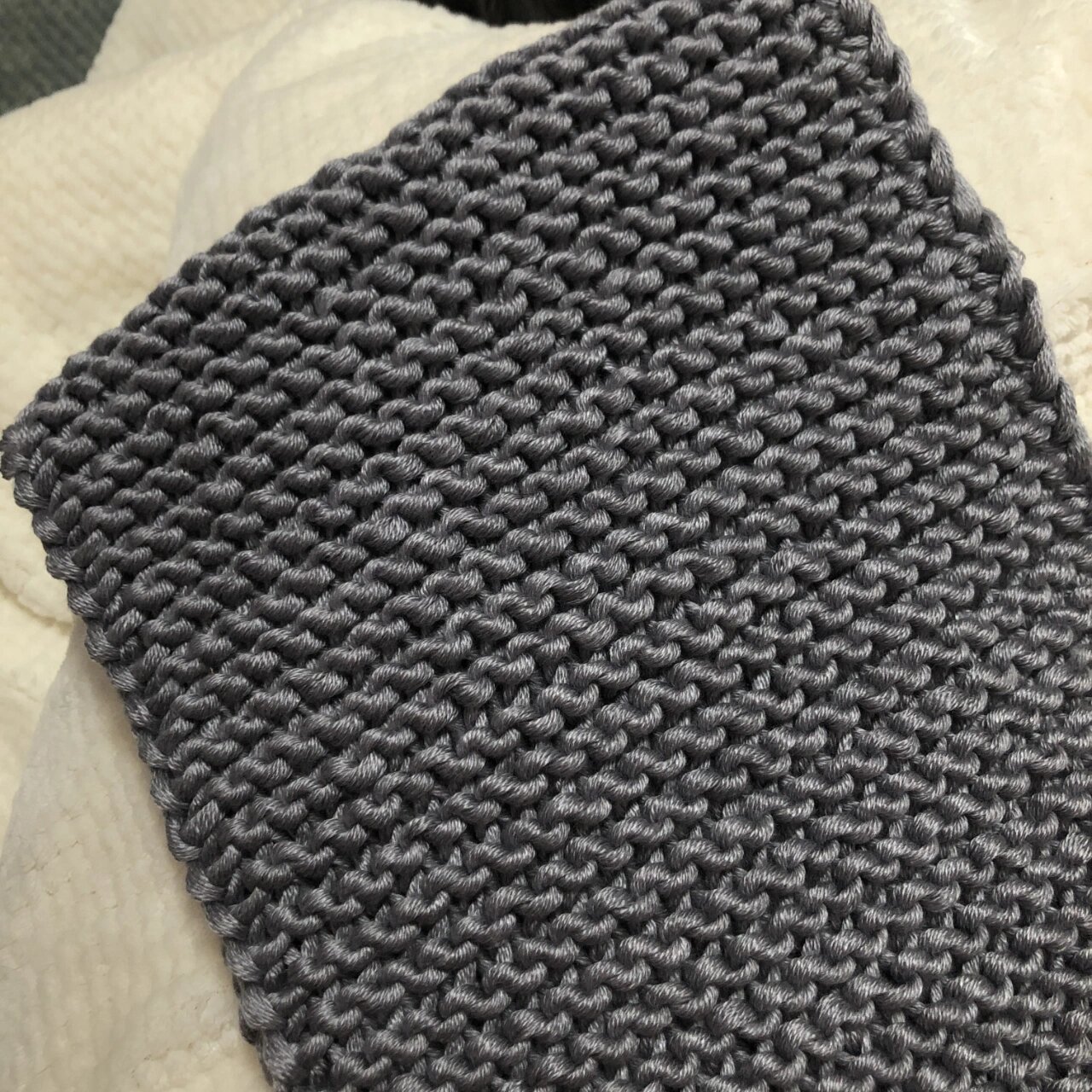 【织暖手作】平针围巾文字及图解教程 简单百搭的平针围巾～ 00特点