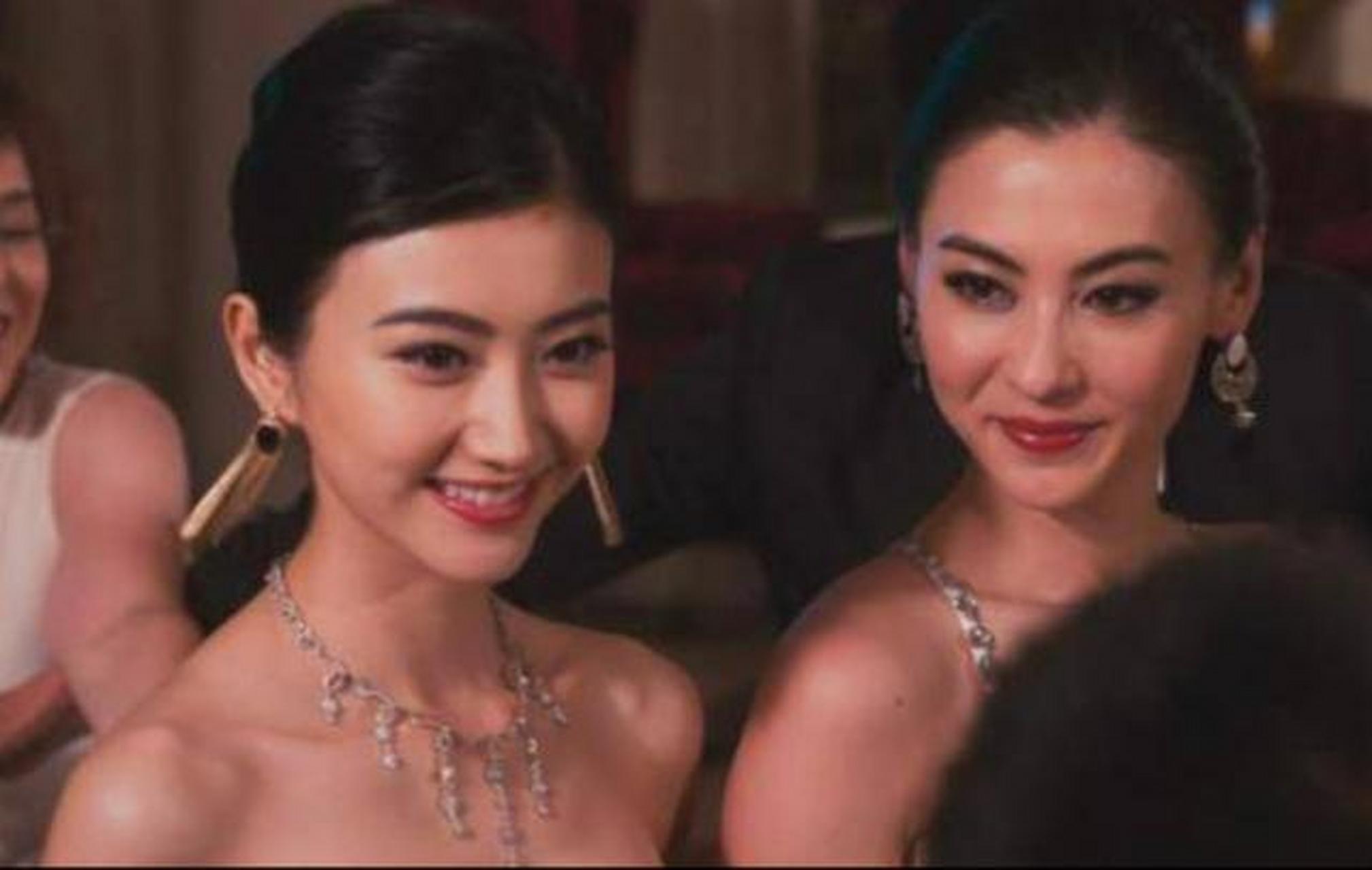 再看景甜张柏芝合作《影子爱人》时的一次同台竞艳,都属于眉不点而翠
