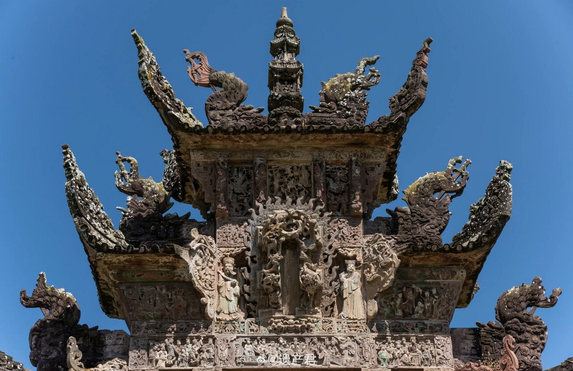 四川九襄石牌坊,雕刻有500多个不同人物 【四川九襄石牌坊】位于雅安