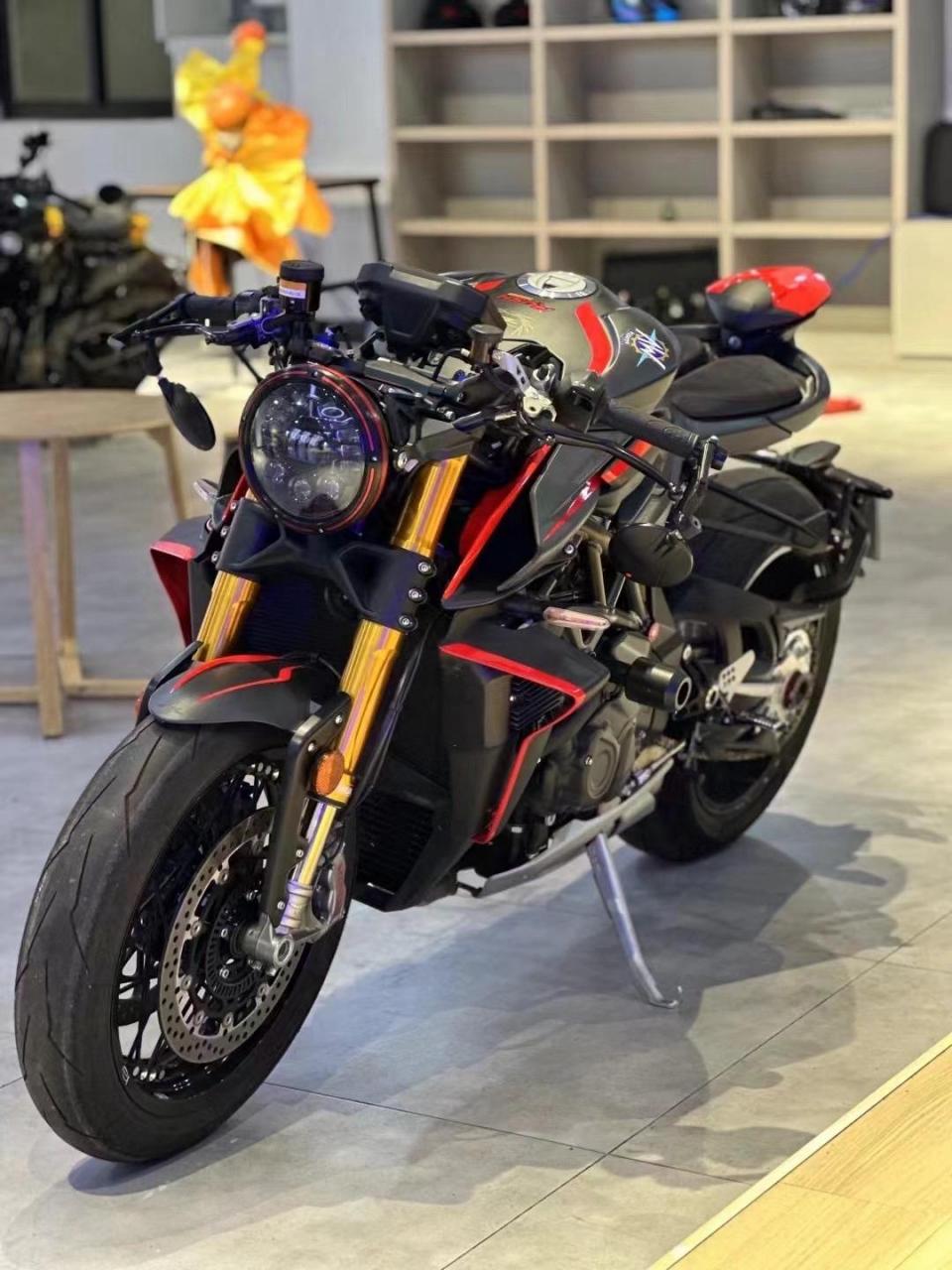 奥古斯塔02rush100002全球限量版精品车況 注册登记:2021年 行驶