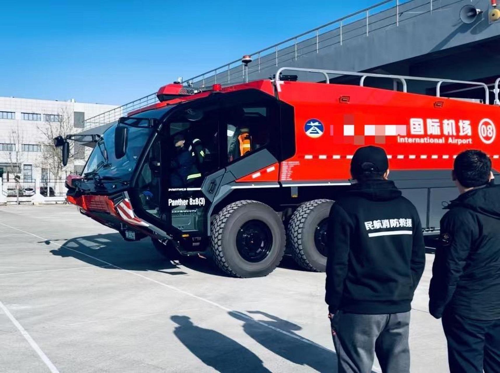 御天敌 卢森宝亚8x8机场消防车.卢森宝亚美洲豹8x8机场主力消防车