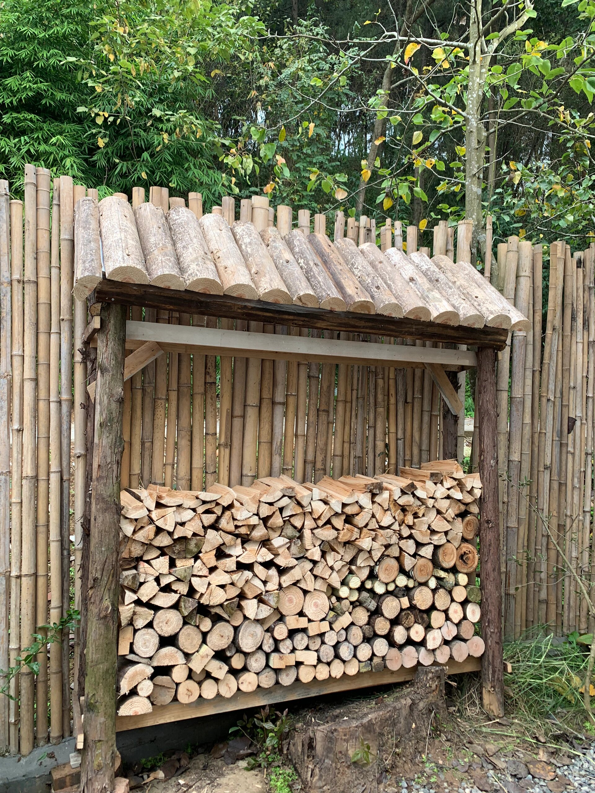 自己动手做了个柴火架